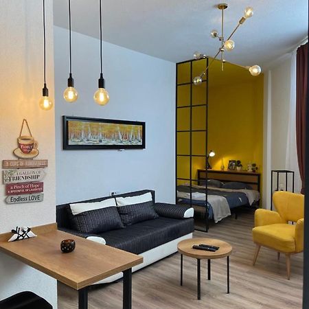 Ora-Prn, Studio Apartment In The City Centre Pristina Exterior foto