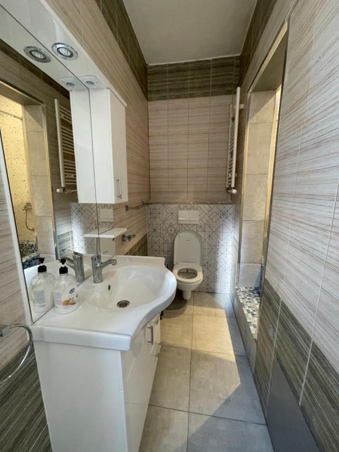 Ora-Prn, Studio Apartment In The City Centre Pristina Exterior foto
